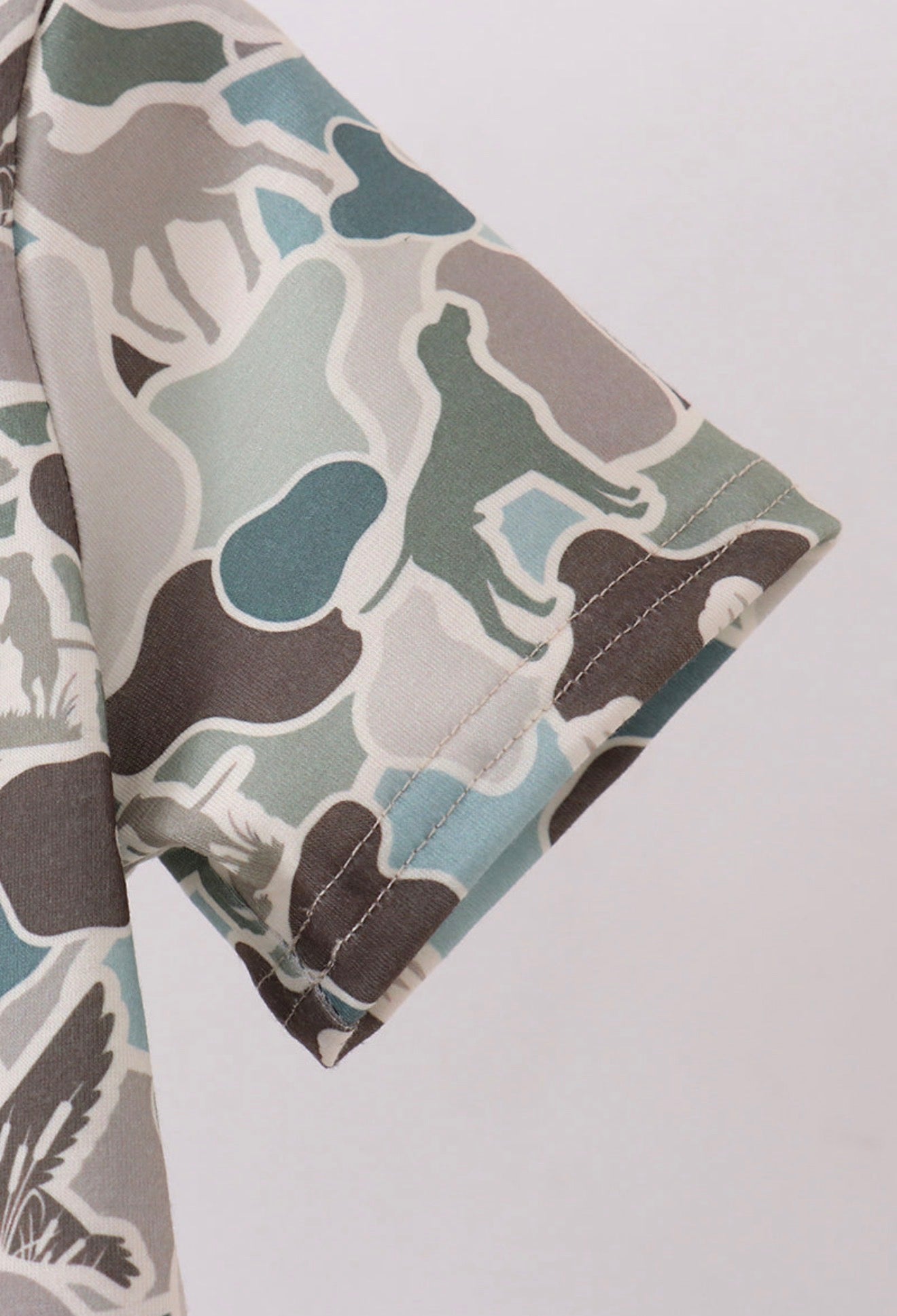 Camouflage duck print pocket top