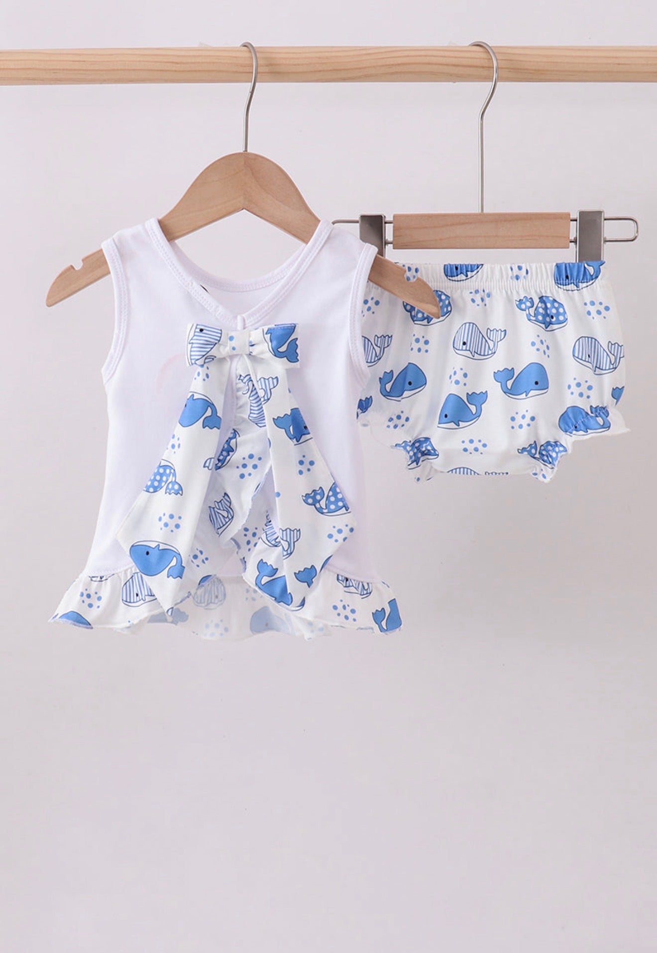 Blue whale appliqué ruffle bloomer set