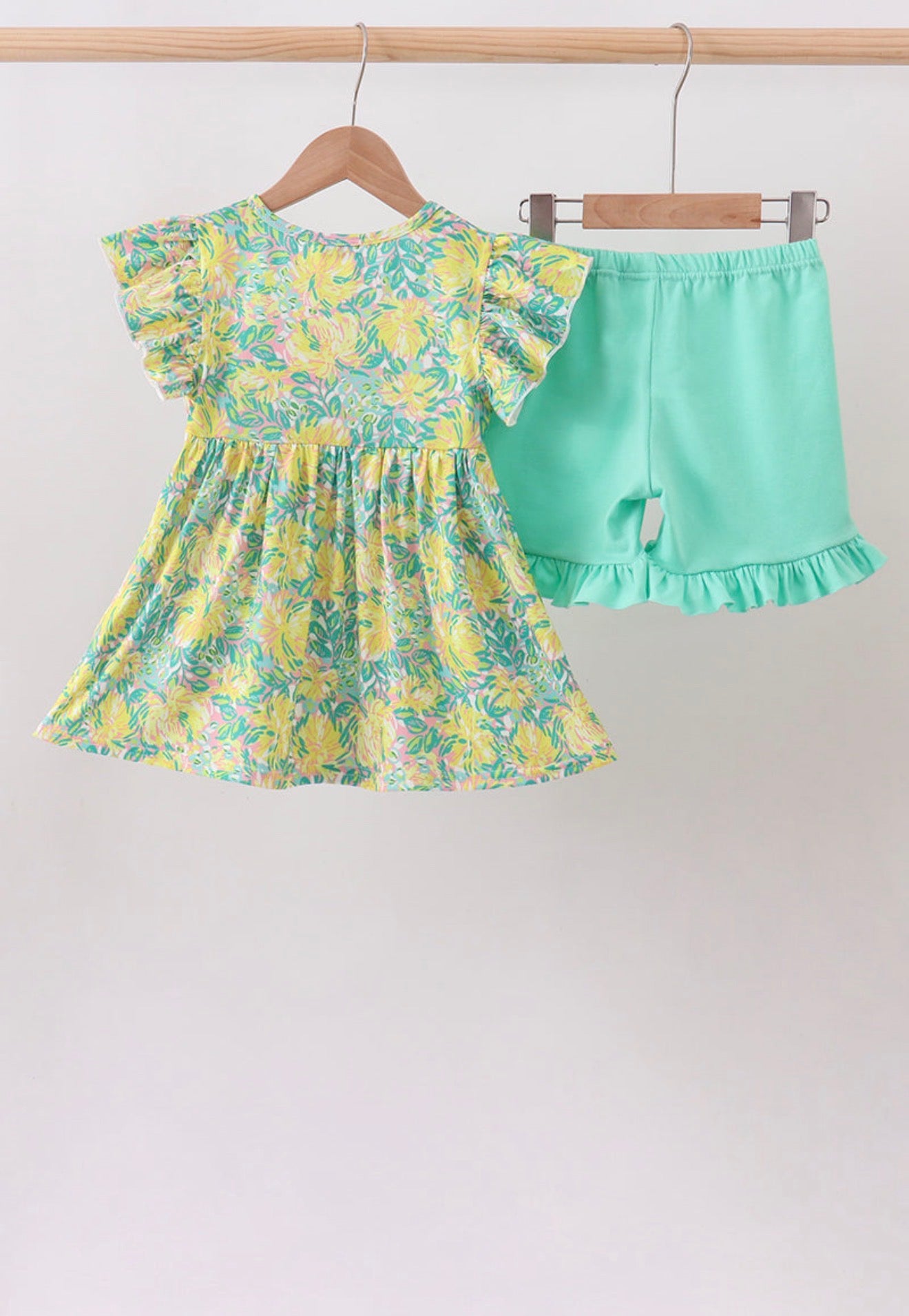 Yellow lily floral set