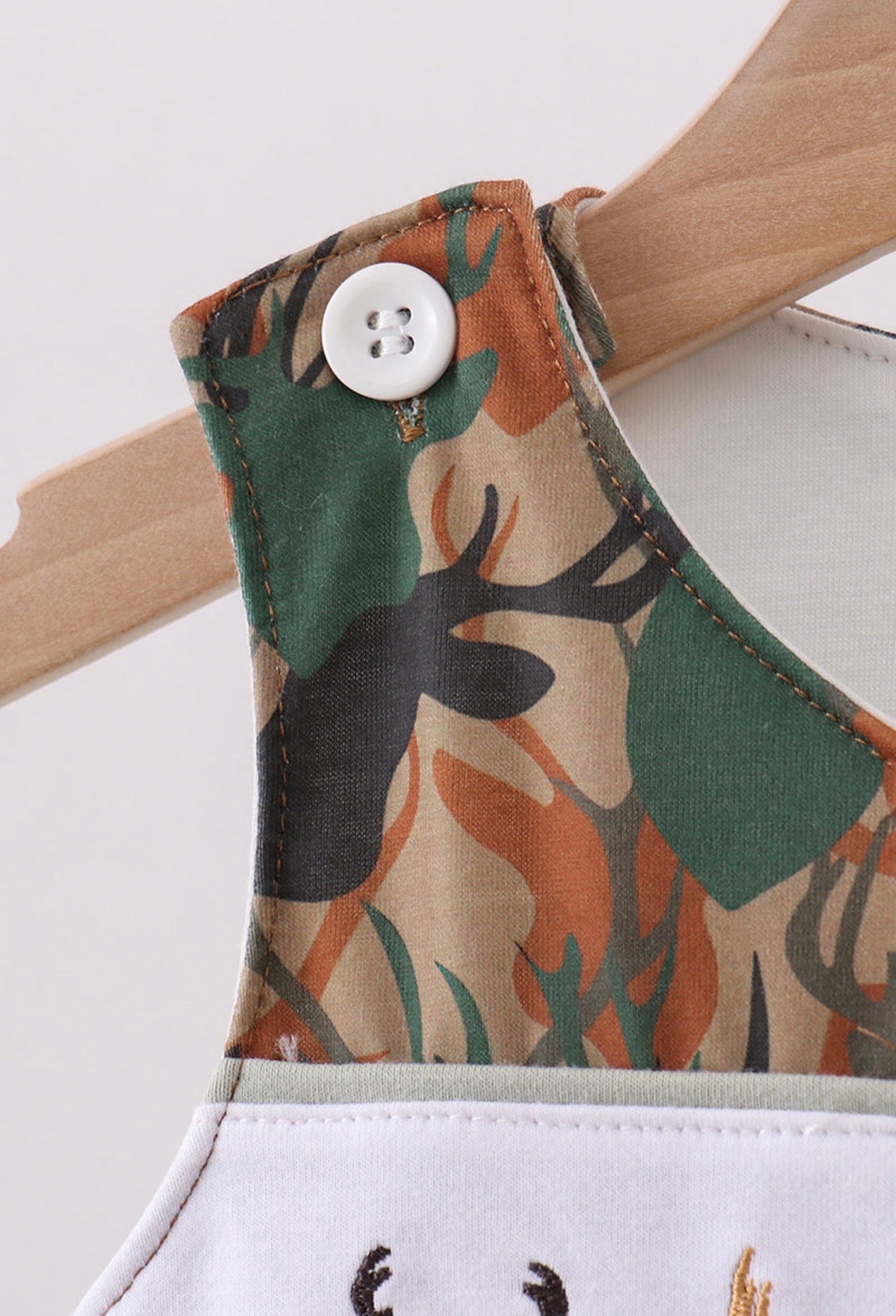 Camouflage deer antler embroidery bubble