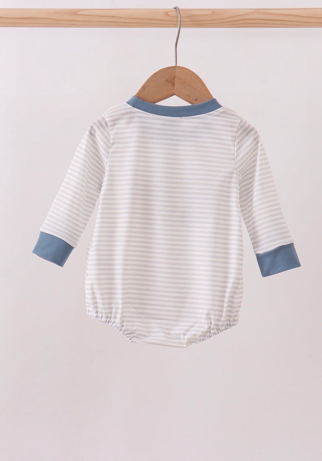 Blue puppy embroidery bubble