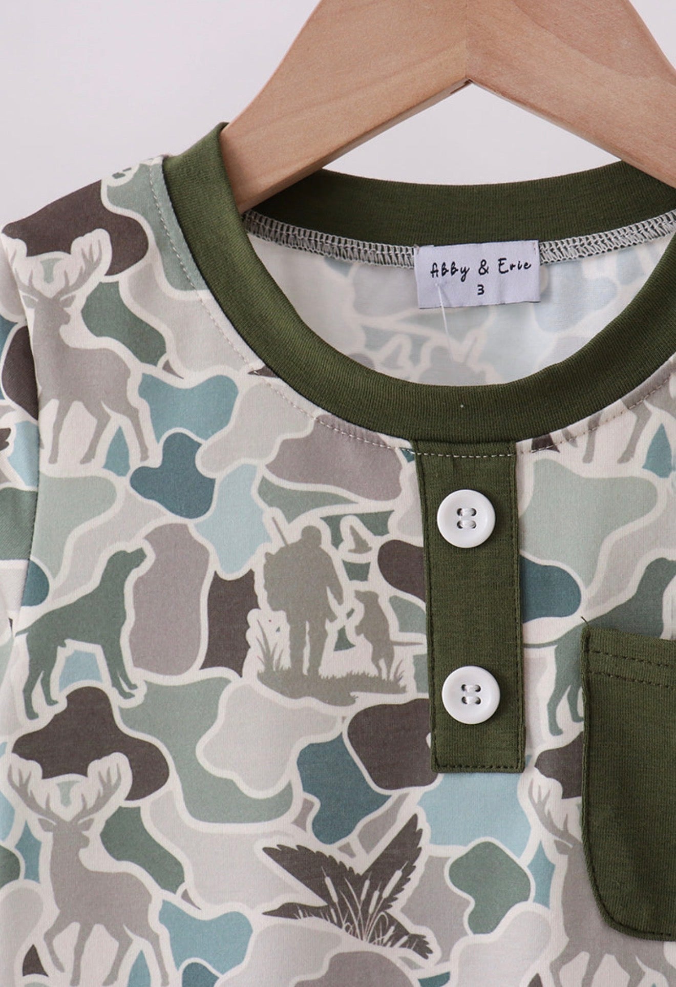 Camouflage duck print pocket top