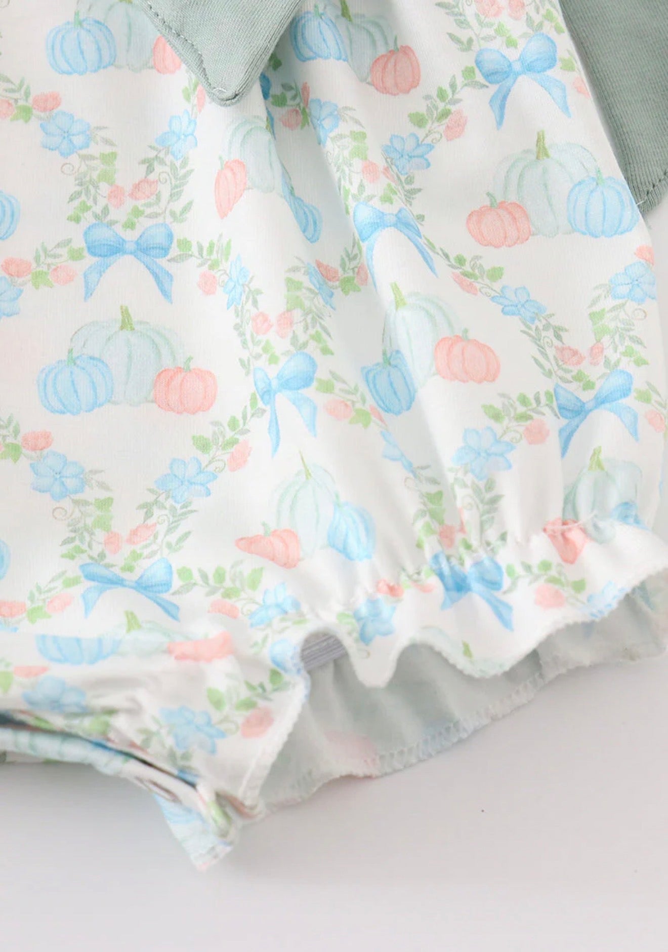 Green pumpkin print girl bubble