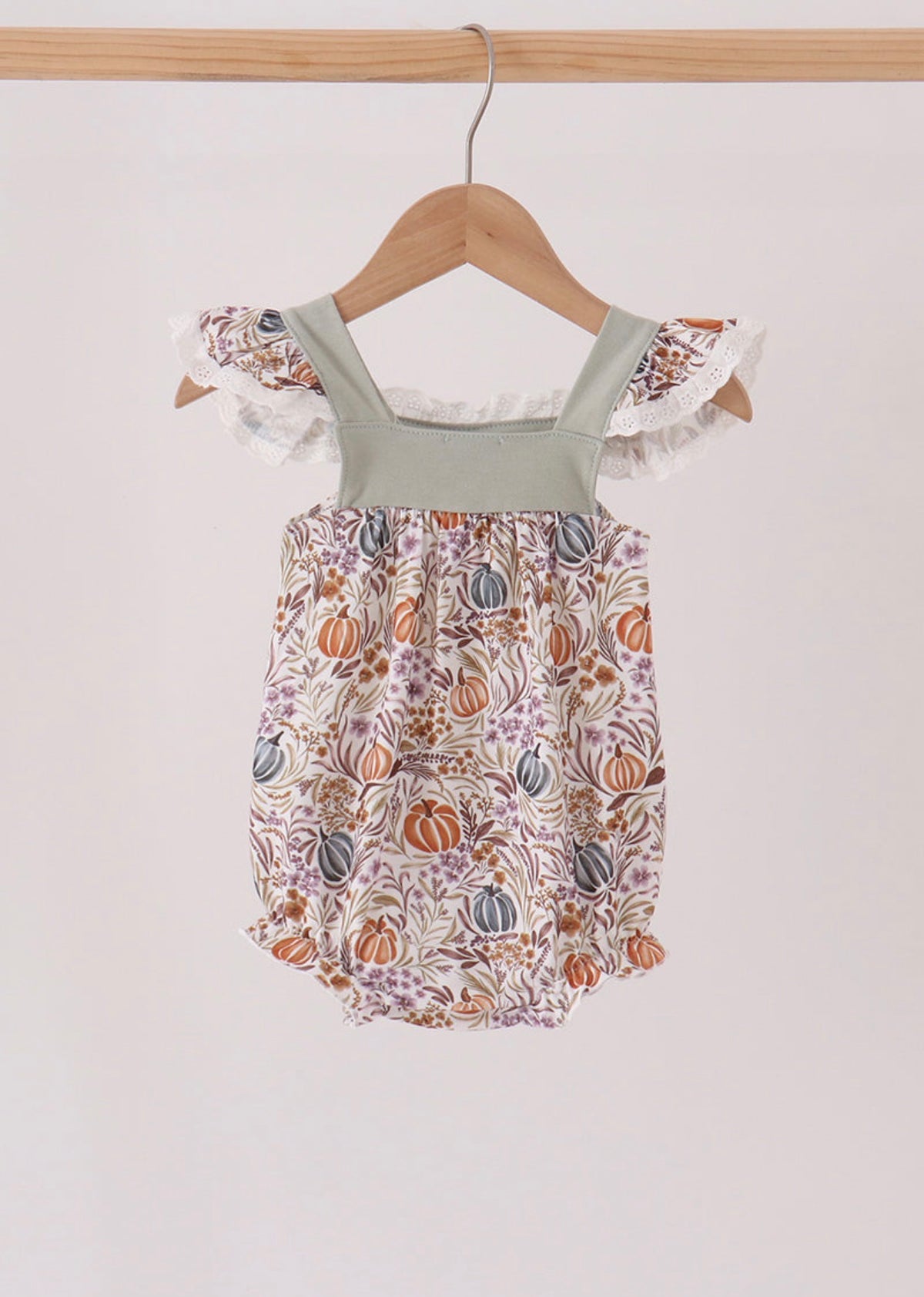 Pumpkin Embroidery Ruffle
Bubble