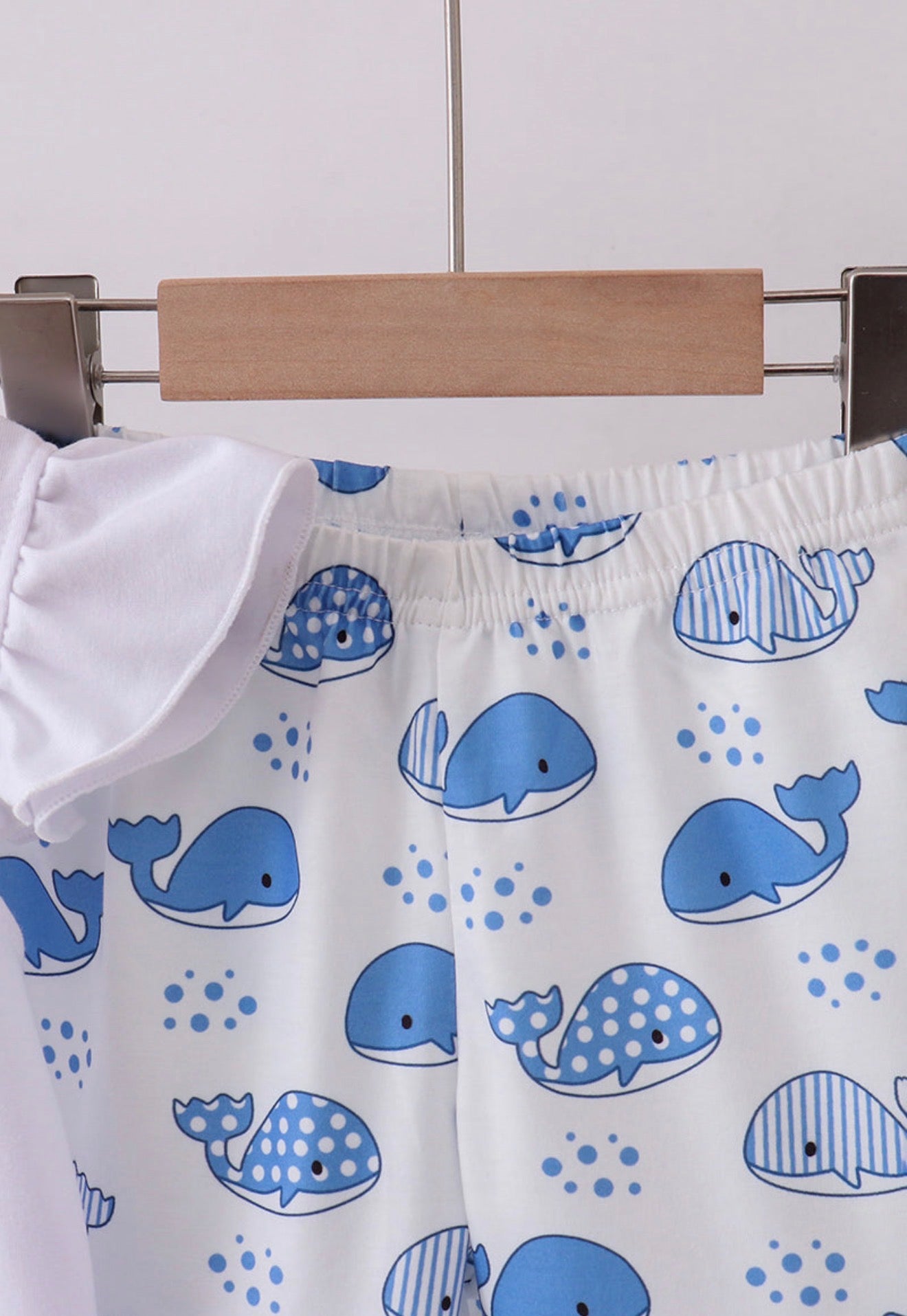 Blue whale appliqué ruffle shorts set